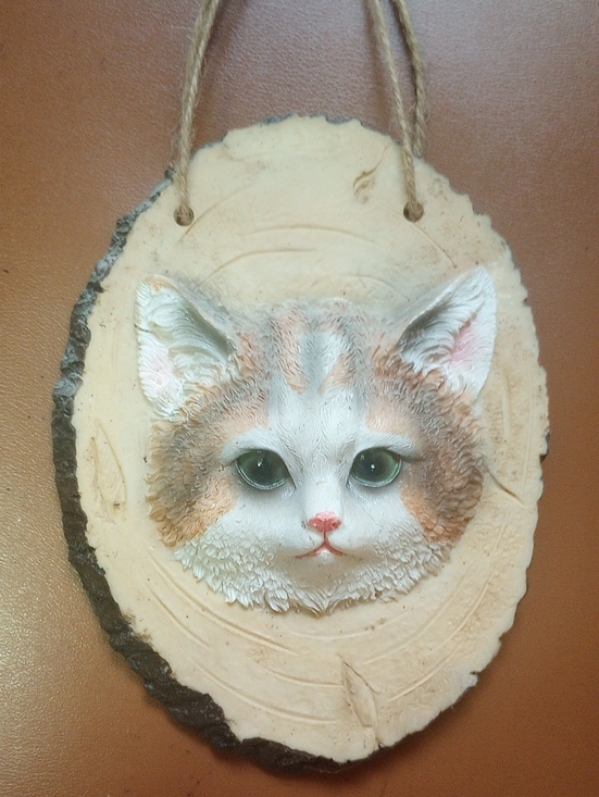 International TRC Co. Other - Oval Wall Hanging w/ 3D Cat. Cream White Brown Pink Green Gray Black